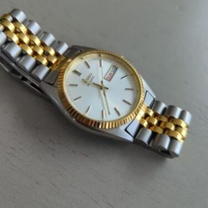 Seiko watch Quartz Day/Date 7N43-8111 Working new battery