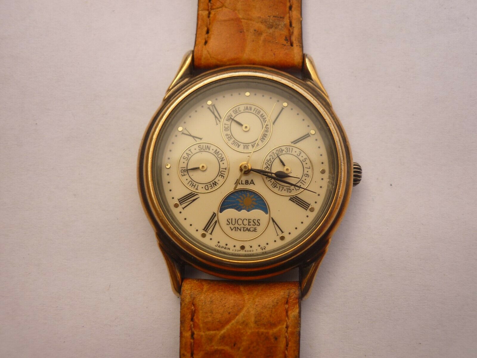 ヴィンテージ ALBA V318-5000 ムーン相 タンク 1988年製 Alba Success Vintage Triple Date Moon Phase Quartz Japan Watch