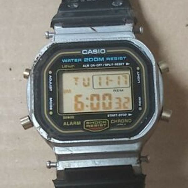 Vintage CASIO G-SHOCK DW-5600 (901) Japan Screw Back gold buttons