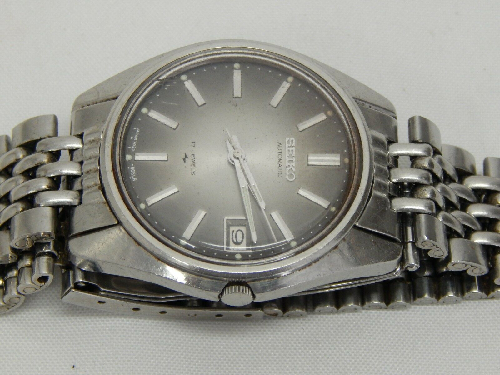 Vintage Seiko 7025-8069 Mens Watch | WatchCharts