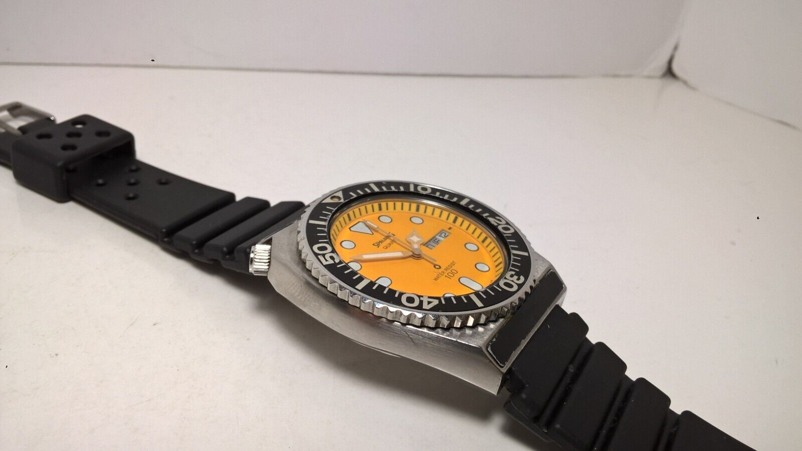Rare Orange Dial Citizen Spalding 3800-396910 Y Bullhead Quartz