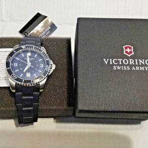 NEW! Victorinox Swiss Army Maverick GS Navy Dial Men's Watch 