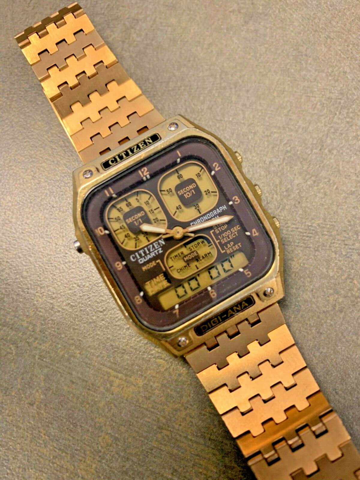 SUPERB VINTAGE 1982 CITIZEN 8943-083661 ANA DIGI ROBOT FACE WATCH