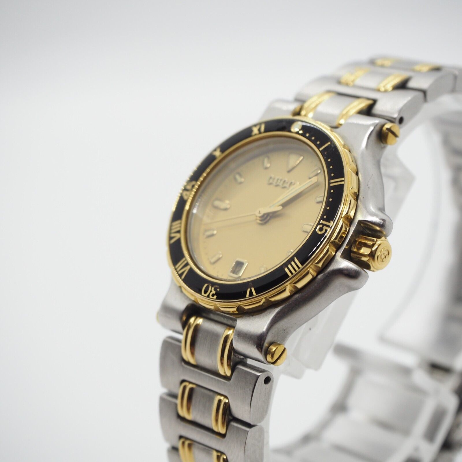 Gucci 9700L Diver'S Watch Quartz Ladies 27mm Round Gold Silver