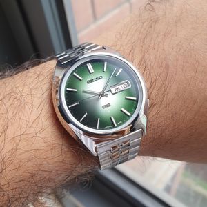SEIKO 5 ACTUS SS 6106-8690 23Jewels Cut Glass Green Watch