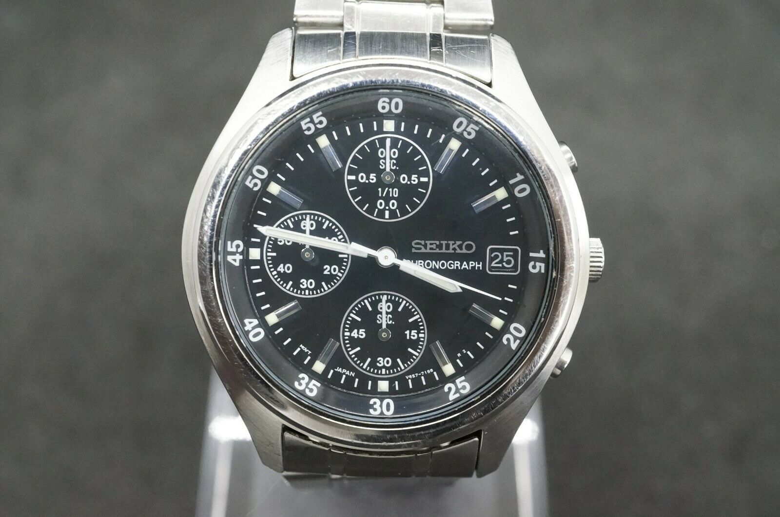 Men s SEIKO V657 7100 Chronograph Quartz Watch. 40mm Dial. Date