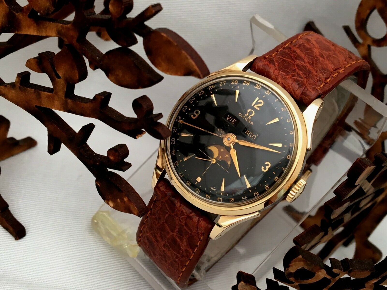 Omega cosmic moonphase triple best sale calendar gold black dial