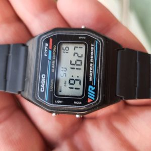 a*w様 CASIO F-77W デジタル腕時計　ビンテージ RARE Casio Quartz F-77W Digital Vintage Men's Watch 1980s