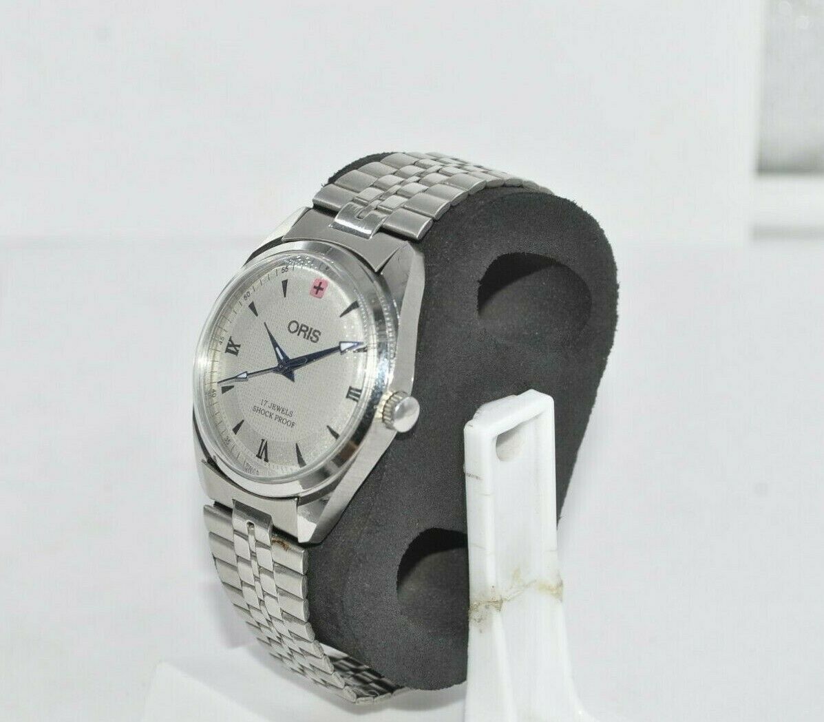 VINTAGE ORIS ROMAN NUMERALS HAND WIND BEAUTIFUL 17 JEWELS MEN S