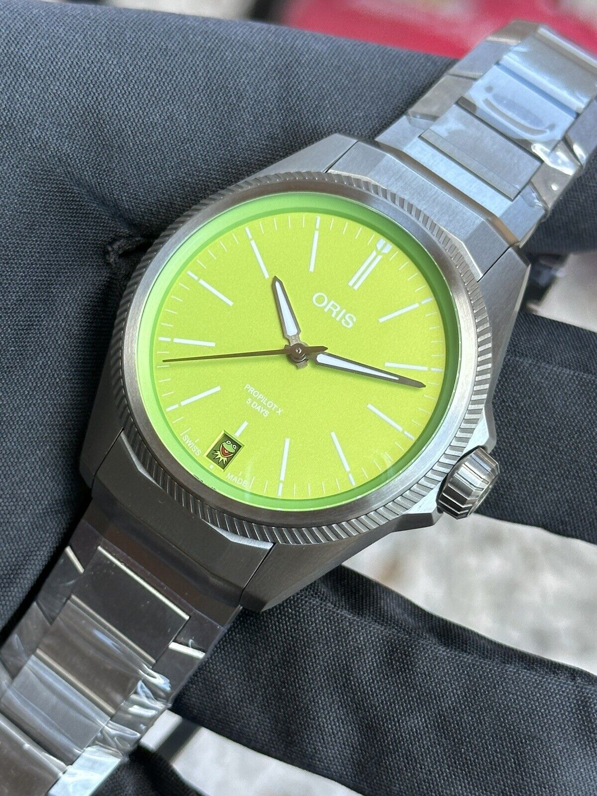 Oris ProPilot X Kermit Edition 40077787157