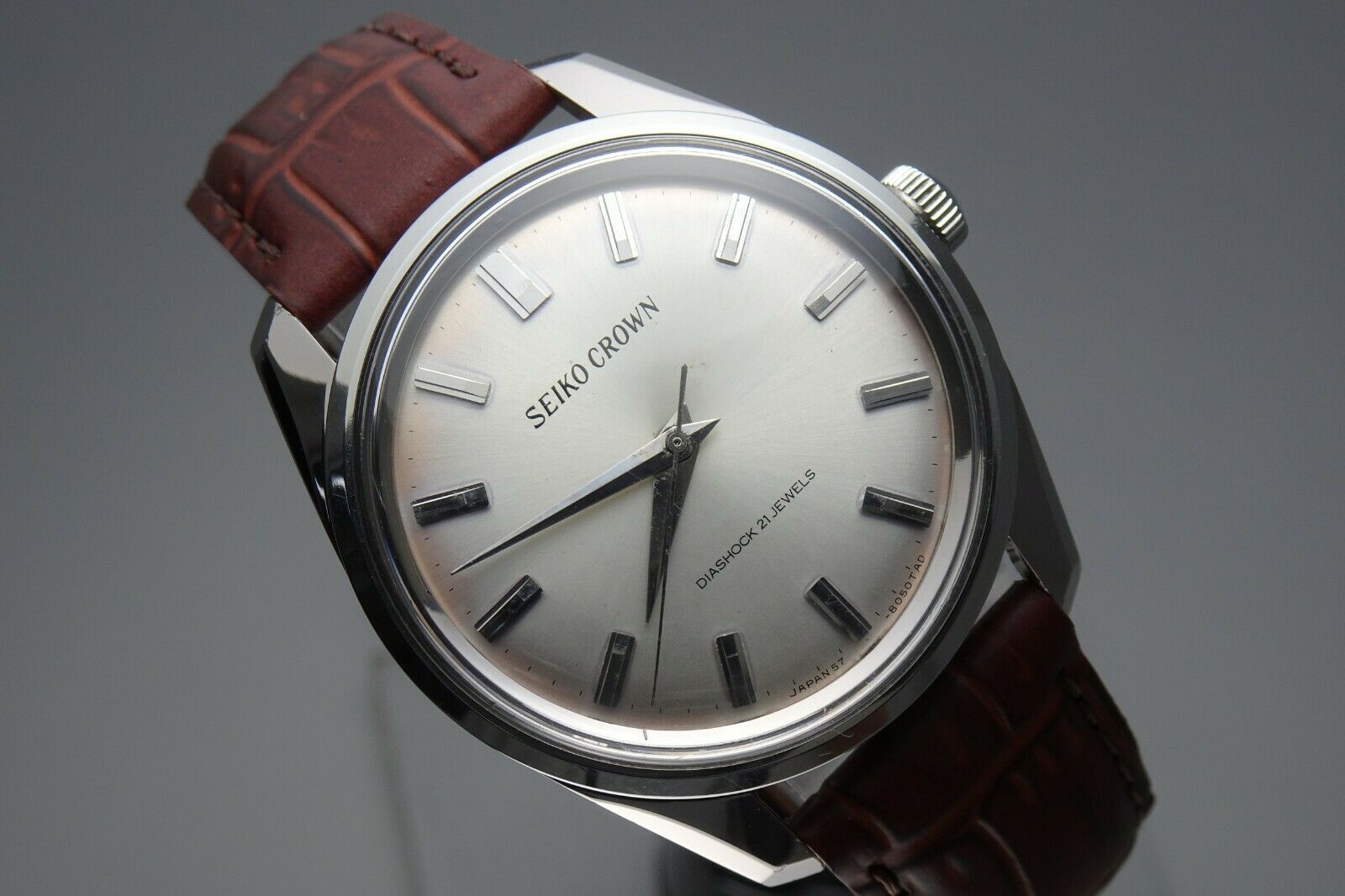 Vintage 1966 JAPAN SEIKO CROWN 57-8010 21Jewels Hand-winding