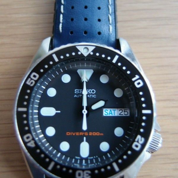 SKX013 Seiko 200M Diver's Men's Automatic Watch - Rubber Strap plus Hirsch  Tiger | WatchCharts