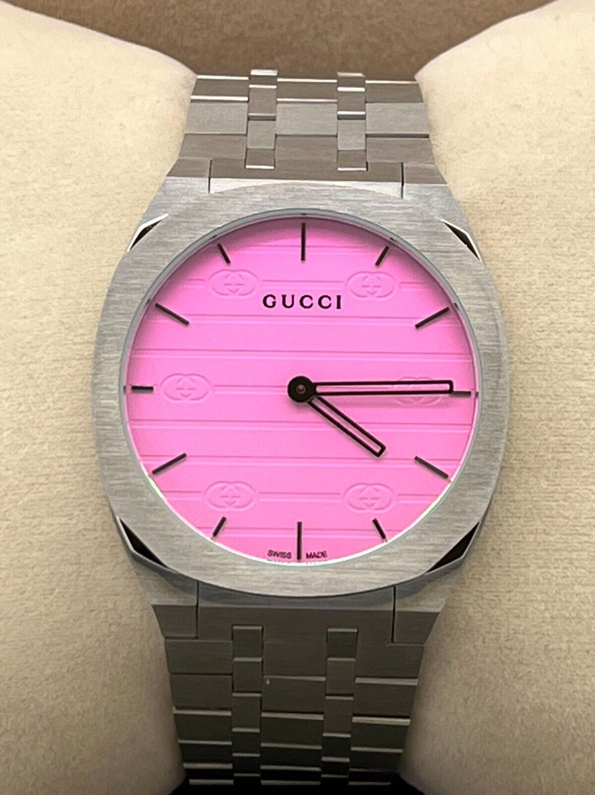 Ladies gucci hotsell watch pink face