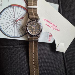Vintage Seiko Quartz Thin Men's Watch #5Y31-5A30 | WatchCharts