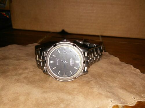 Seiko 7N32 0069 Mens 50m All Titanium Analog Quartz Watch Needs