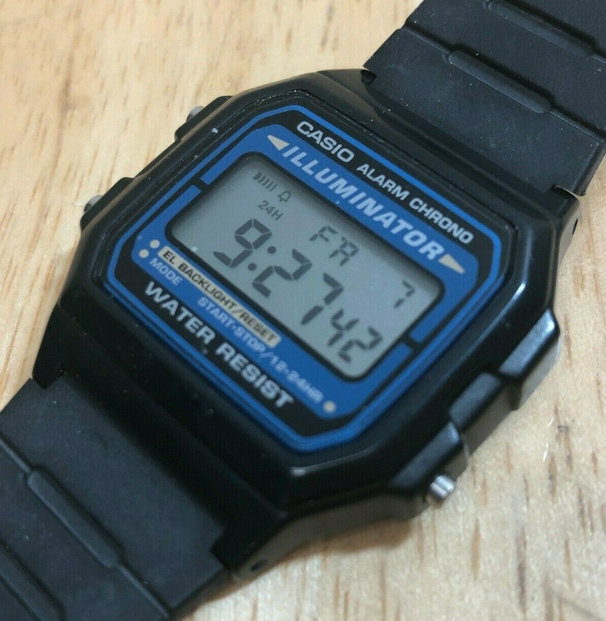 Vintage Casio F-105 Mod 3298 Men LCD Digital Alarm Chrono