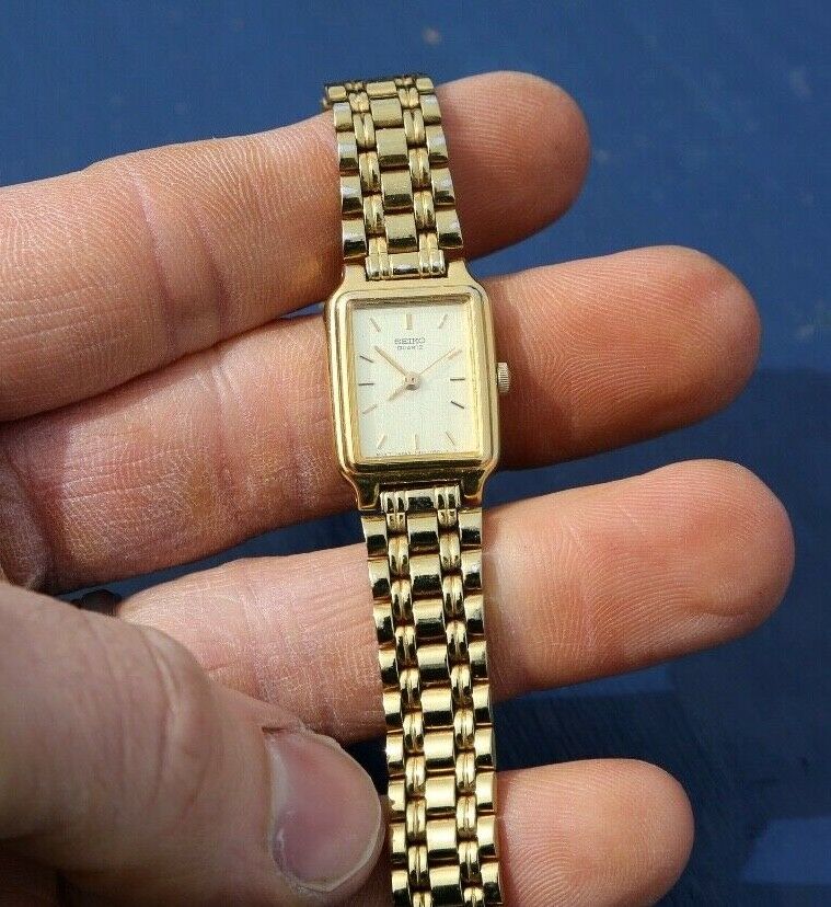 Seiko Women's V401-5129 Quartz Watch Gold Bracelet Band Gold
