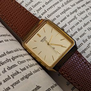 Vintage Seiko Gold Quartz Dress Wrist Watch V701-5E40