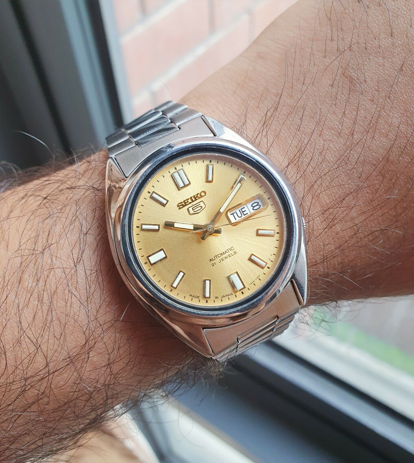 SNXS81J1 Golden Sunburst Dial Retro Sports Rare Day Date Vintage