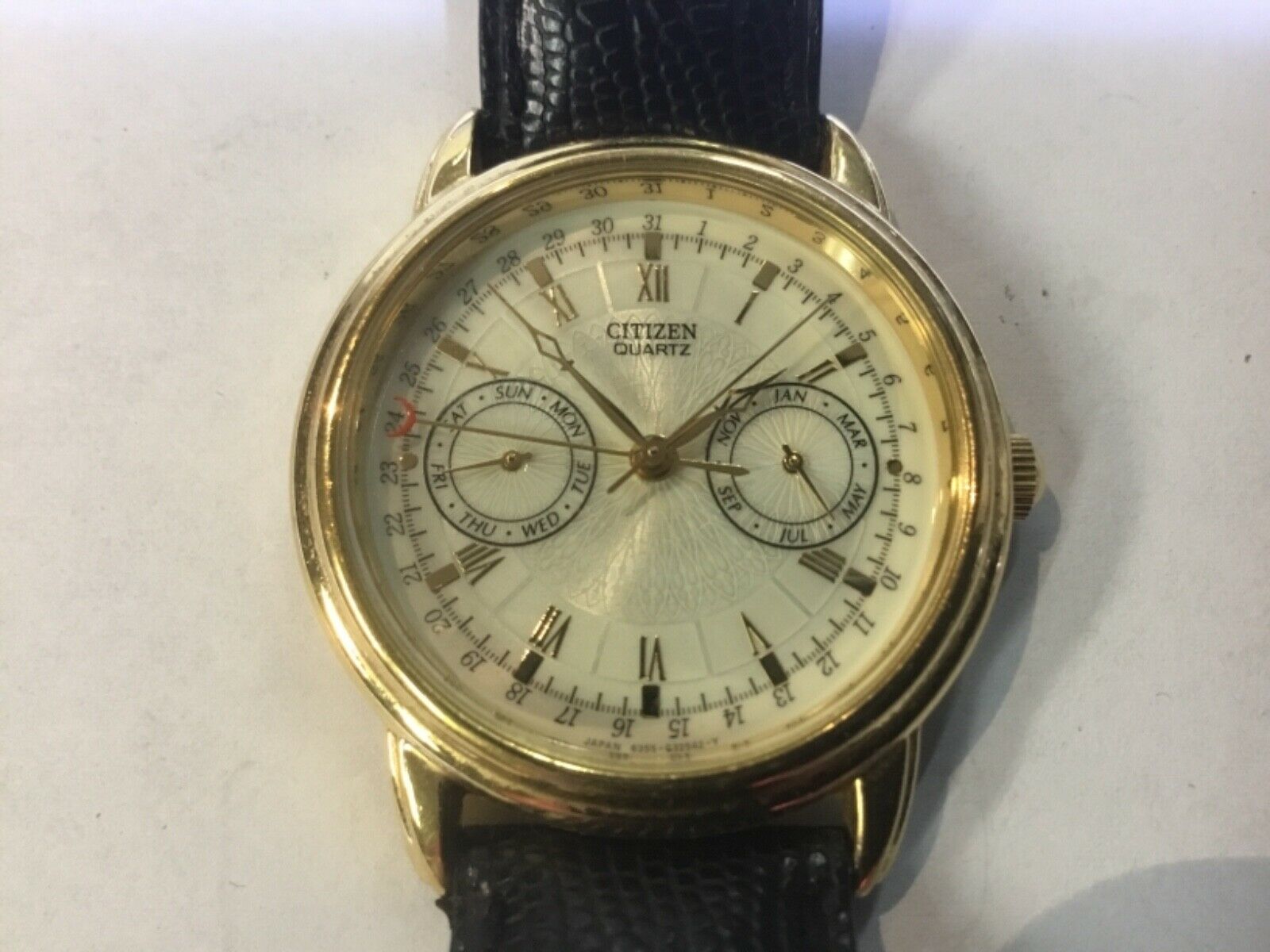 Vintage Citizen Mens Watch 6355 G31191 Gold-tone Day Date Month