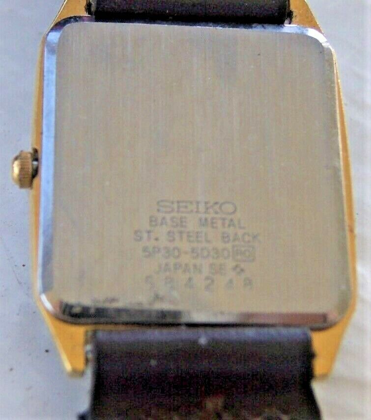 VTG SEIKO QUARTZ JAPAN BLACK GOLD TONE 5P30-5D30 684248 NEW