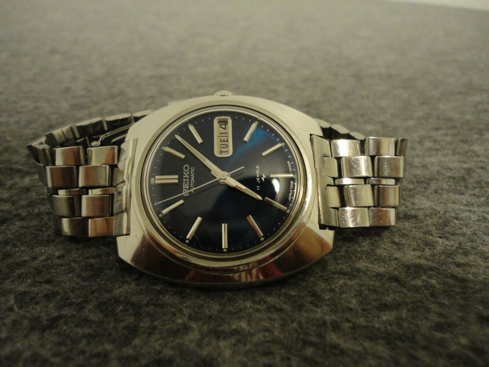1970s SEIKO 7006-7007 MENS 17J AUTOMATIC BLUE DIAL . DAY/DATE WATCH-  SERVICED | WatchCharts