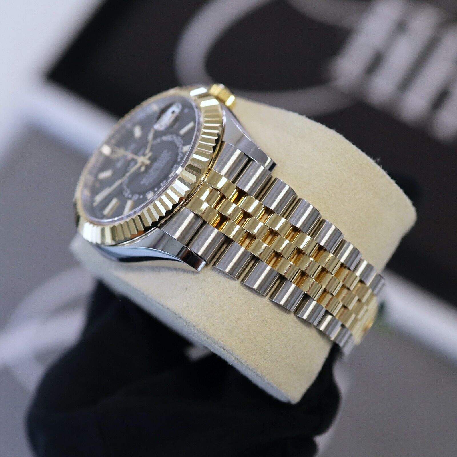 sky dweller bi metal