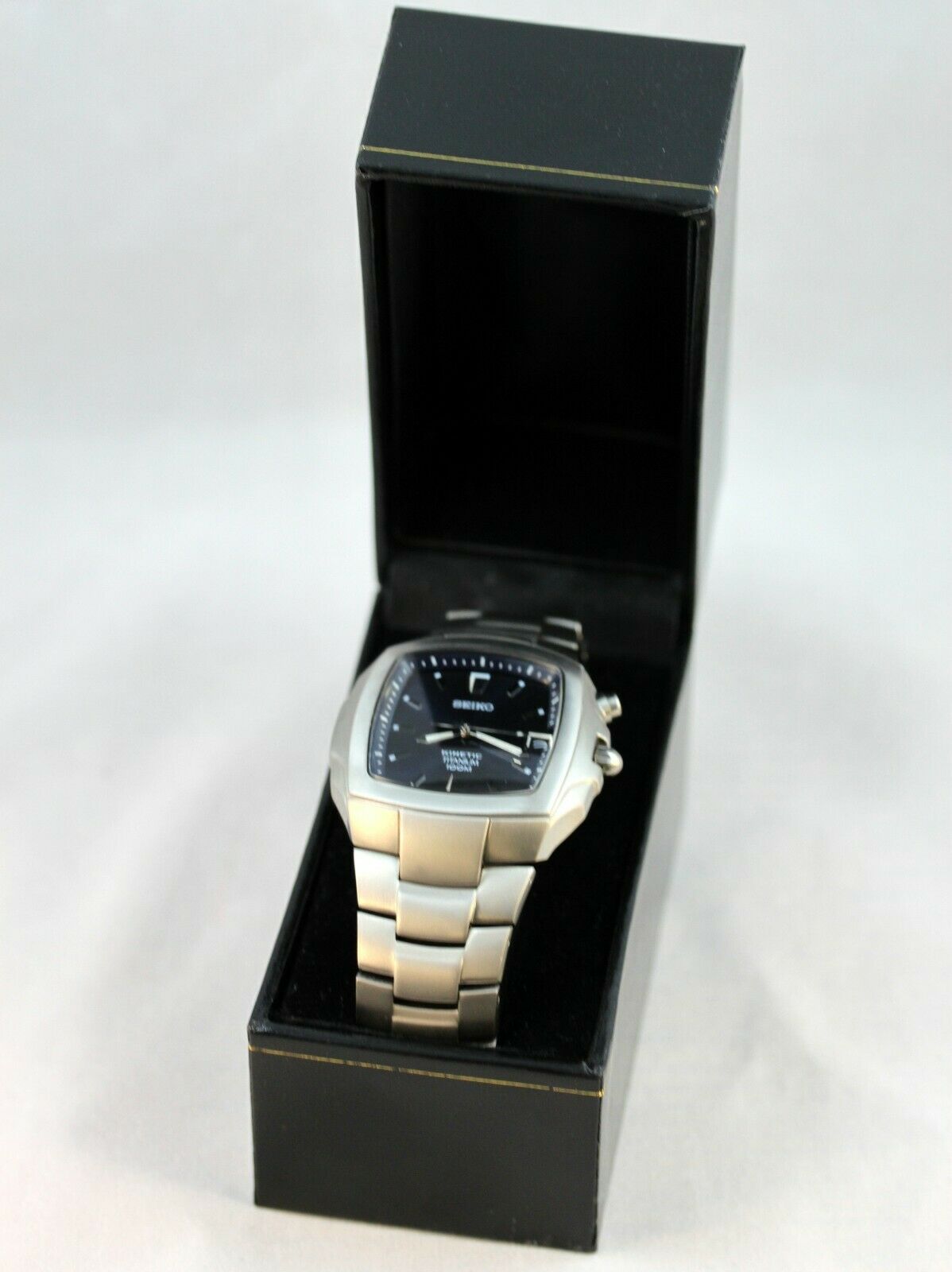 MEN'S SEIKO TITANIUM KINETIC MODEL SKA357 (5M62-0BK0