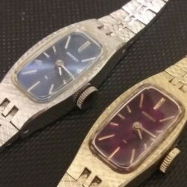 Vintage Womens Seiko Watches Blue & Red Dial Winding 1520  display picture 1