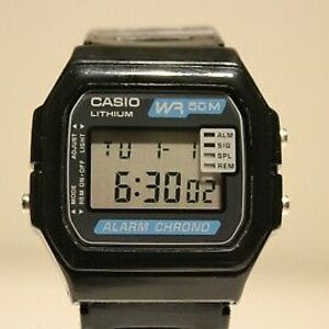 VINTAGE BLACK PLASTIC CASE MEN'S DIGITAL ALARM CHRONOGRAPH WATCH
