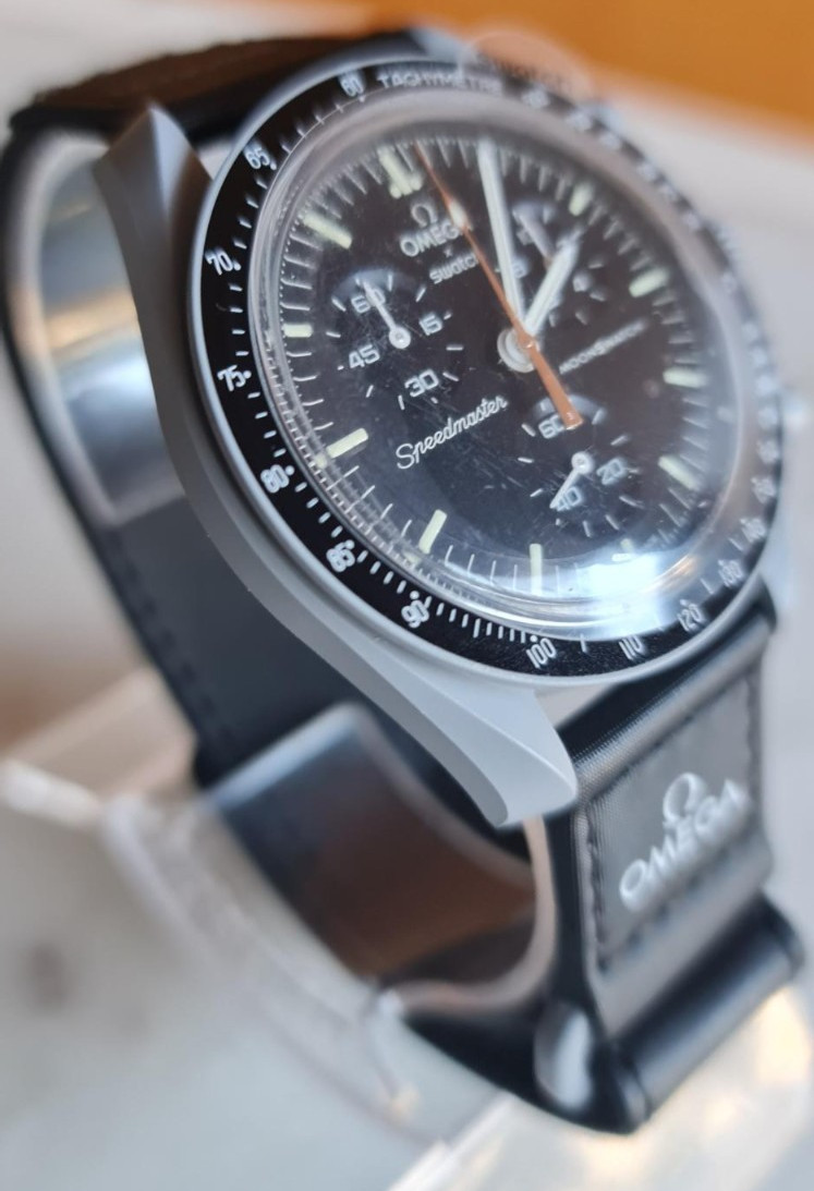 Swatch MoonSwatch Mission to Moonshine Gold SO33M102 Price as of