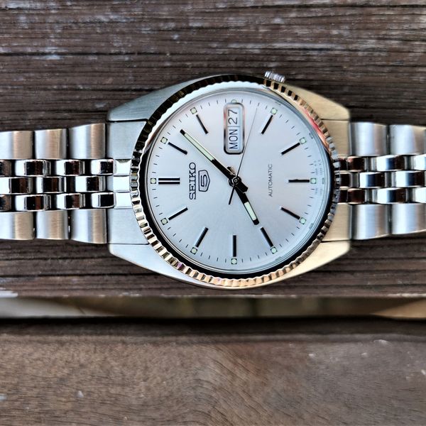 Seiko 5 SNXJ89 datejust homage, Silver dial, fluted bezel, Roman numerals  date wheel | WatchCharts