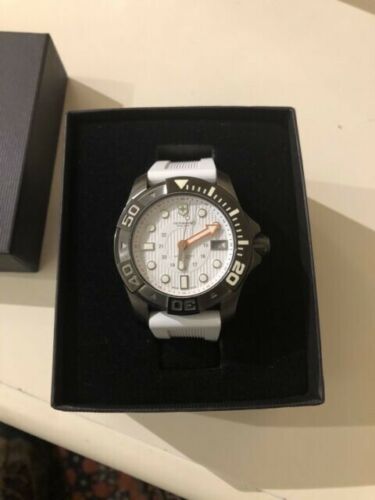 victorinox dive master 500 white