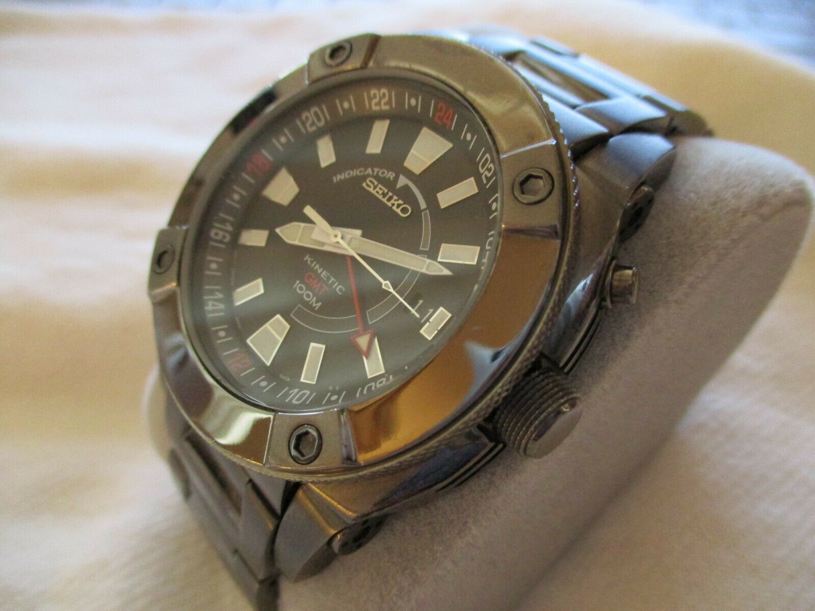 Seiko kinetic sale gmt 100m price