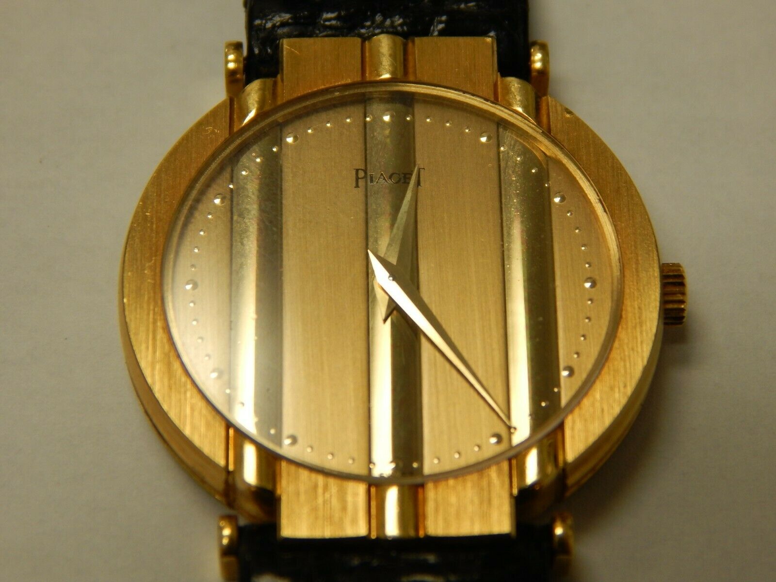 Luxury Piaget 8P1 8273 18k Gold Quartz Wrist Watch w Box