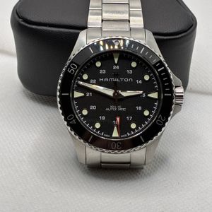 Hamilton Khaki Navy GMT H745510 - 200m WR - Swiss Made - Sapphire