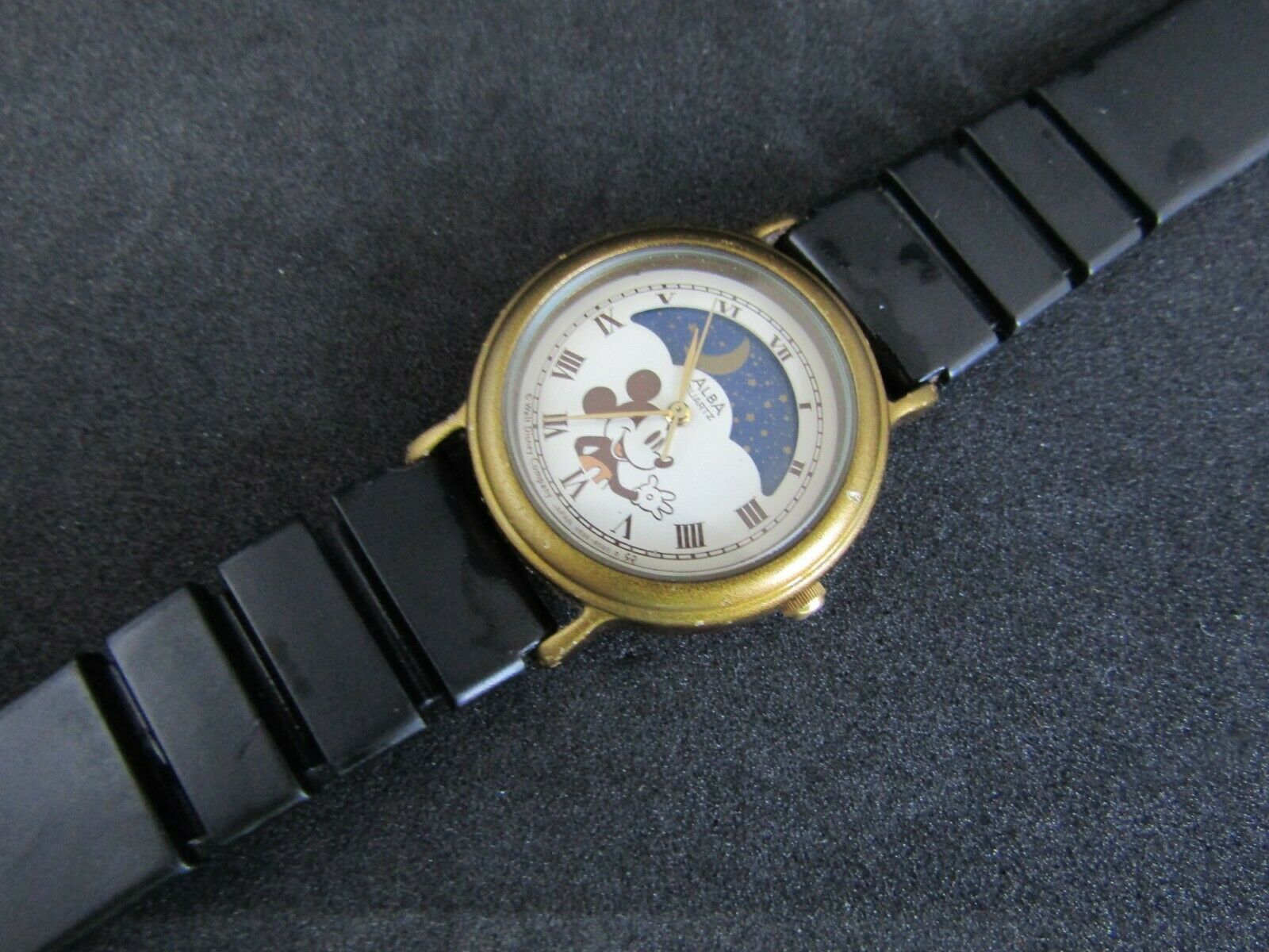 Walt Disney Company by Alba (Seiko) V535-6020 - Moonphase