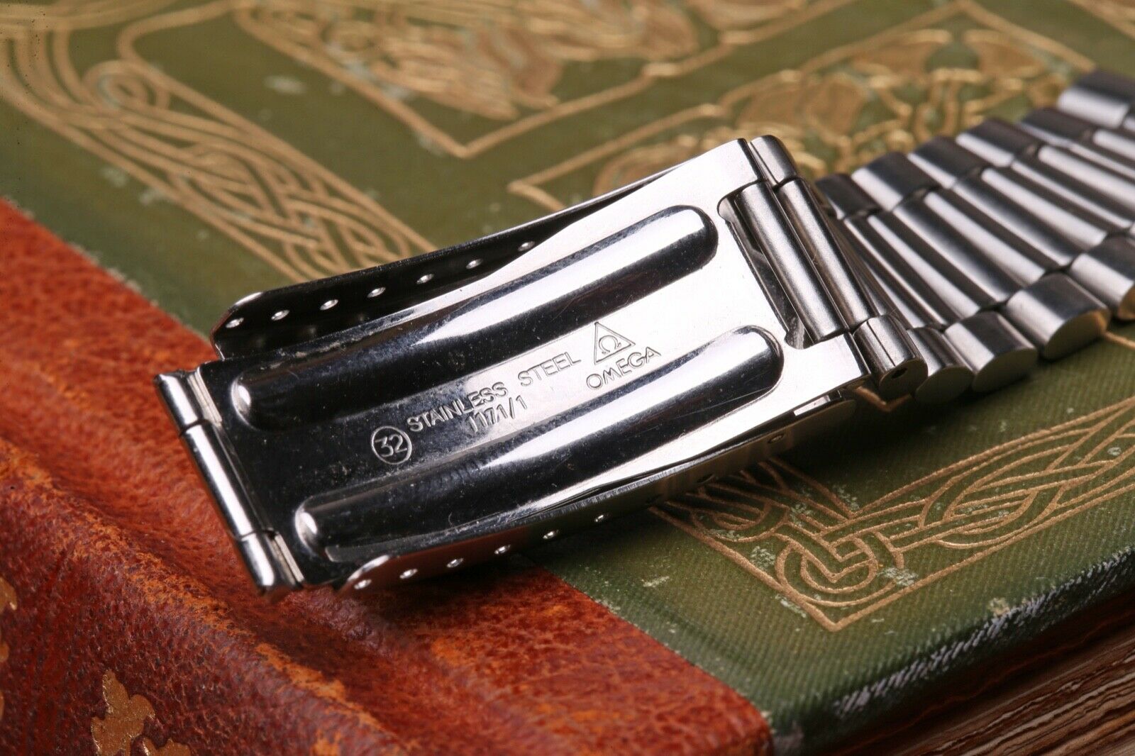 Genuine Omega 1171 /1 bracelet with correct 633 end links
