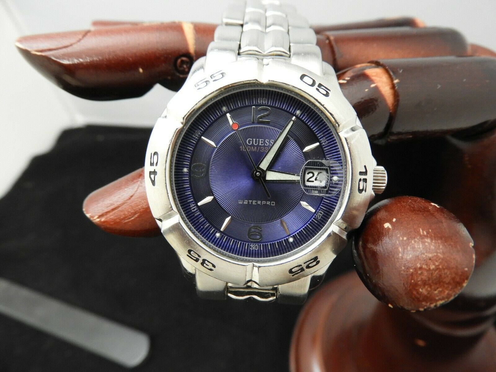 Korea Hilsen pakke Pre Owned Guess Watch Men's Waterpro G65788G 100m/330ft Stainless Steel |  WatchCharts