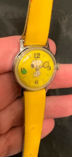 Snoopy tennis watch discount yellow