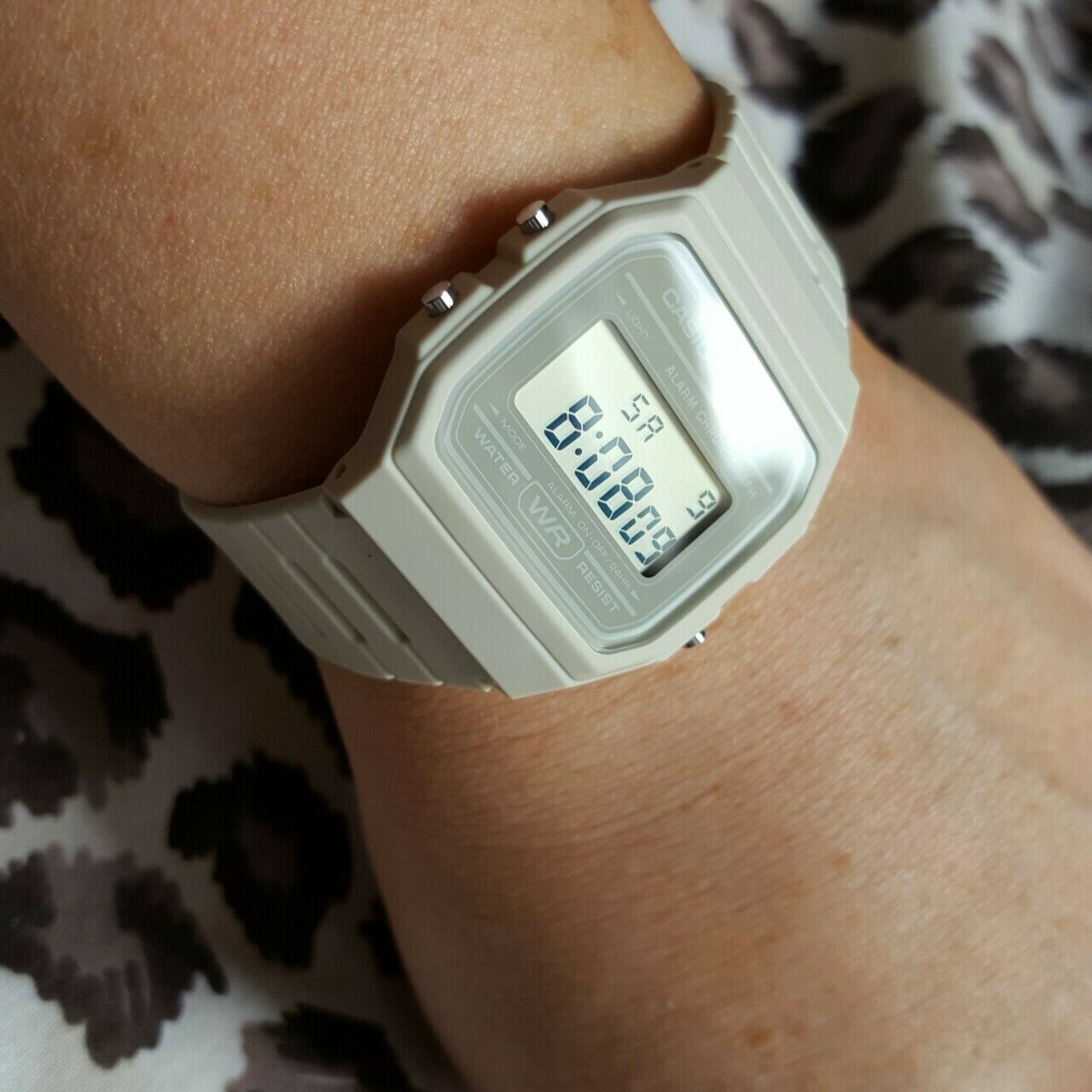 casio f91w beige