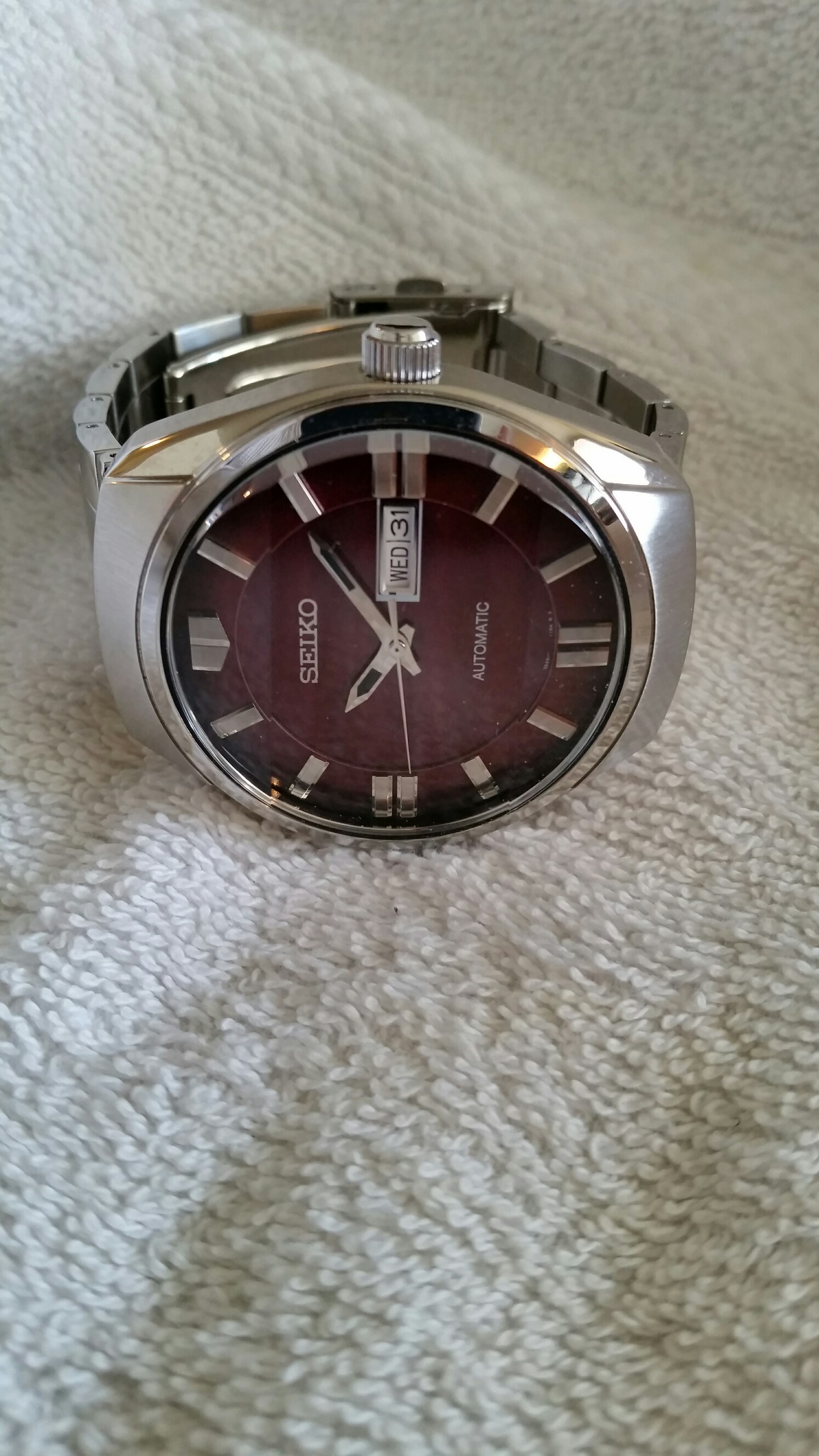 Seiko Recraft Automatic Red Dial SNKN05 | WatchCharts