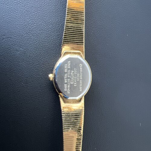 Vintage Elgin Watch Women Gold Tone Oval Rose Embossed Band  display picture 1