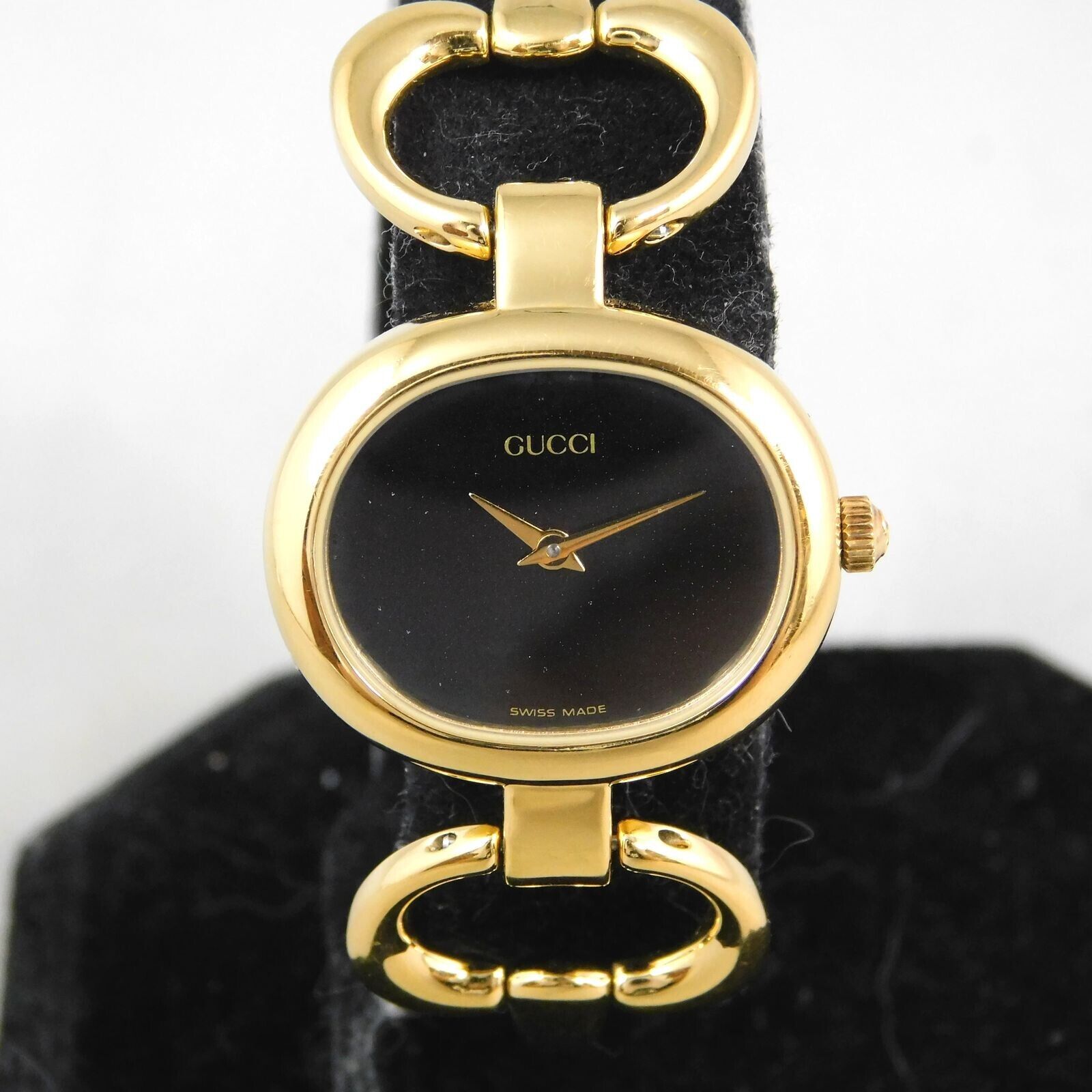 GUCCI 1600 WOMEN'S GOLD BLACK DIAL VINTAGE SWISS WATCH WITH BOX