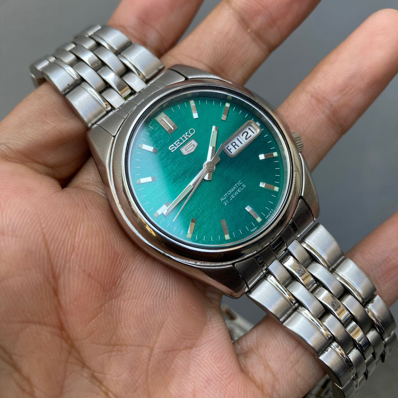 Rare Seiko 5 SNK543 7S26-01V0 Automatic Green Emerald 5 Logo 