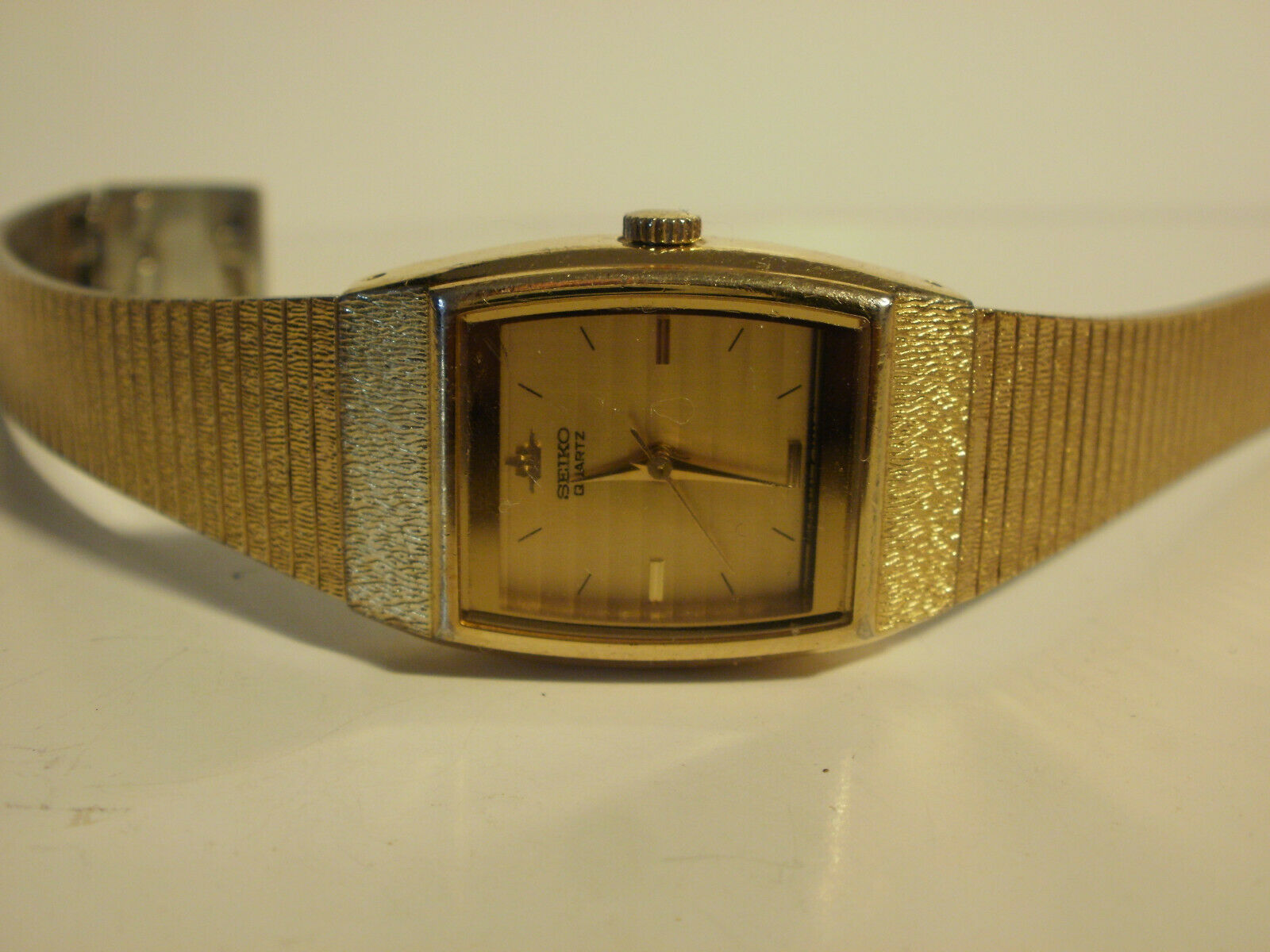 Seiko Gold Tone Ladies Dress Watch 8Y21 5000 New Battery WatchCharts