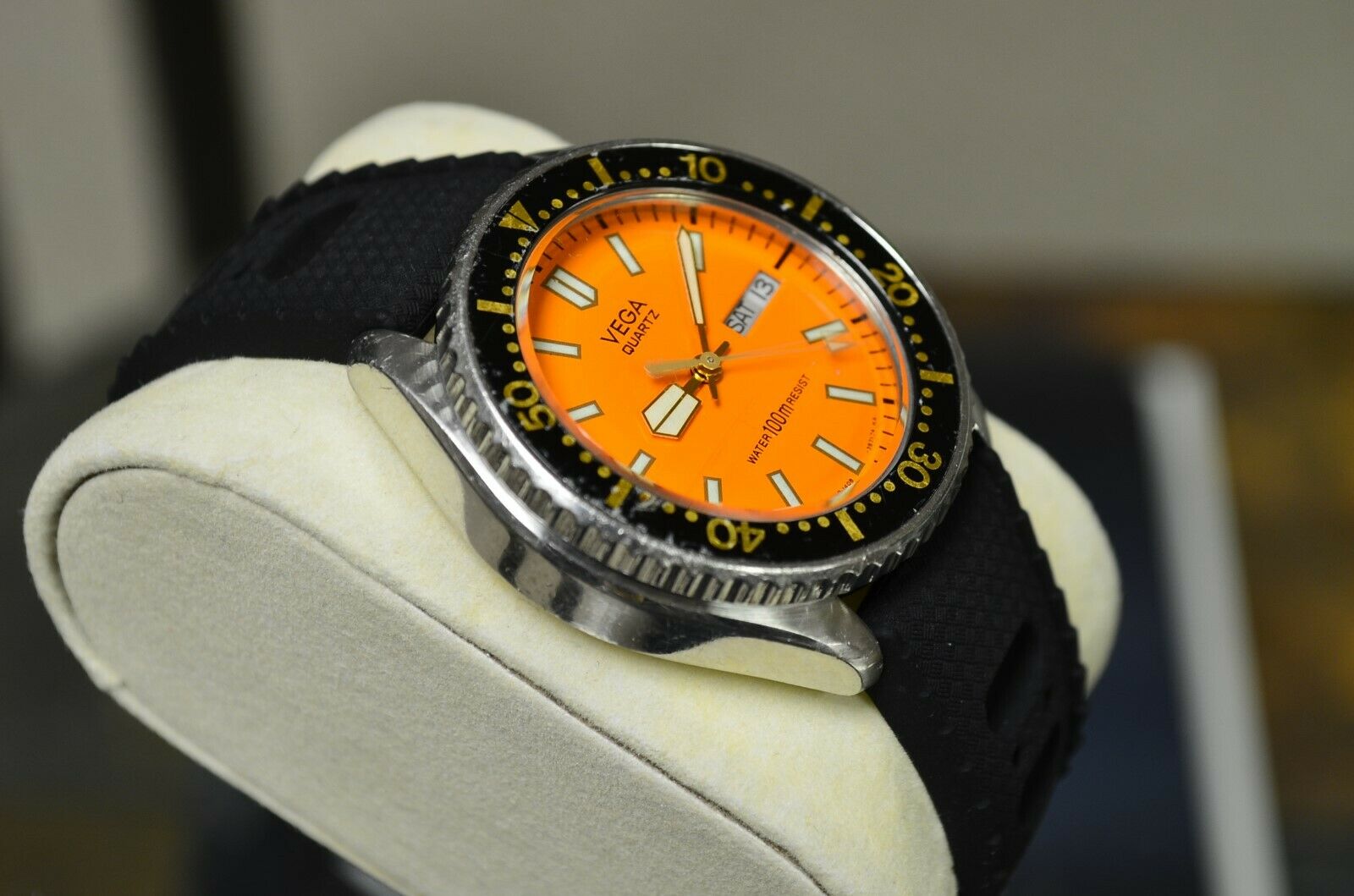 CITIZEN VEGA ORANGE DIVER 100M QUARTZ DIVE WATCH VINTAGE JAPAN