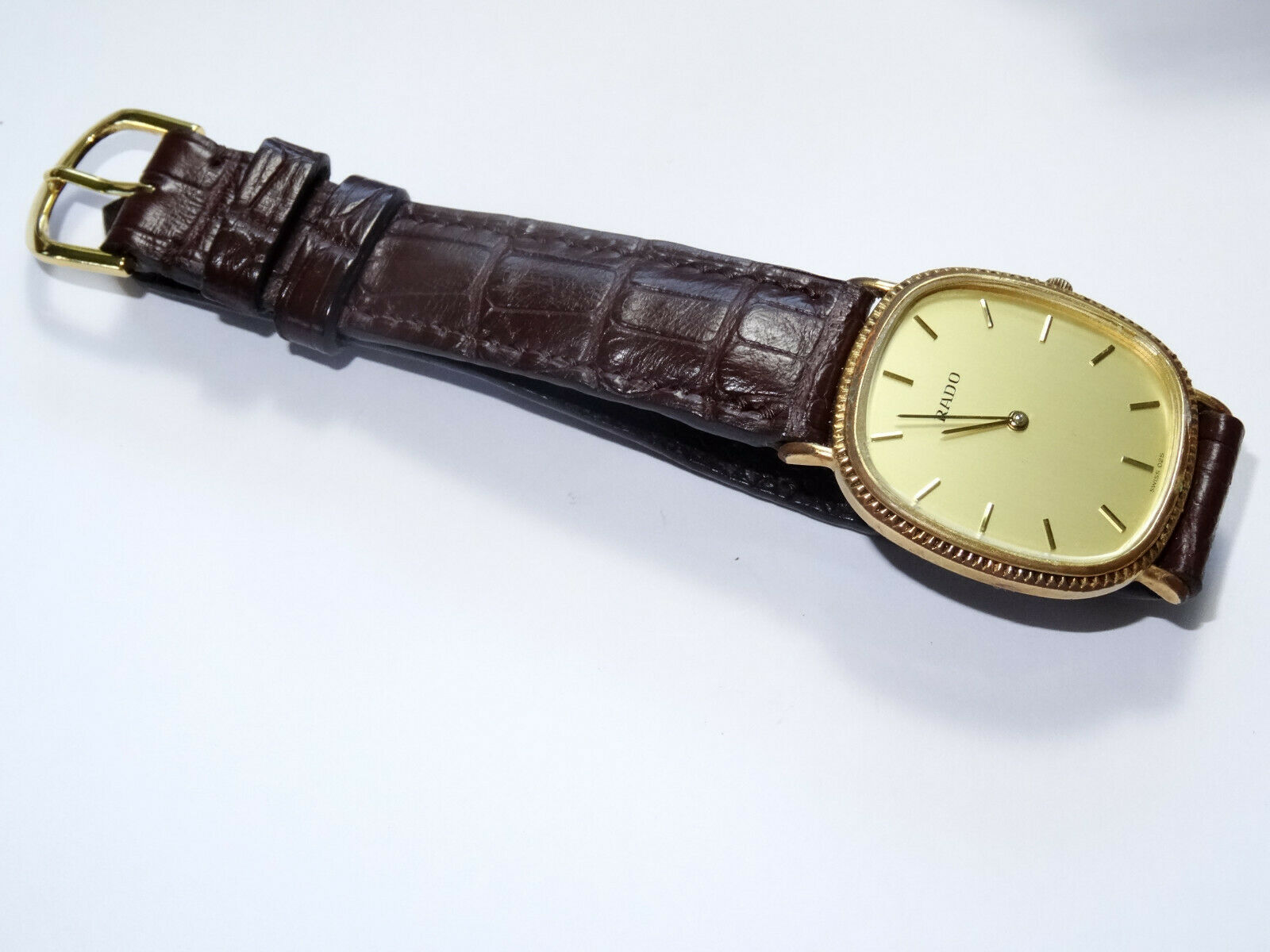 Mid-Size/Unisex Rado Gold Plated Ellipse Quartz Watch Ref 204.3610
