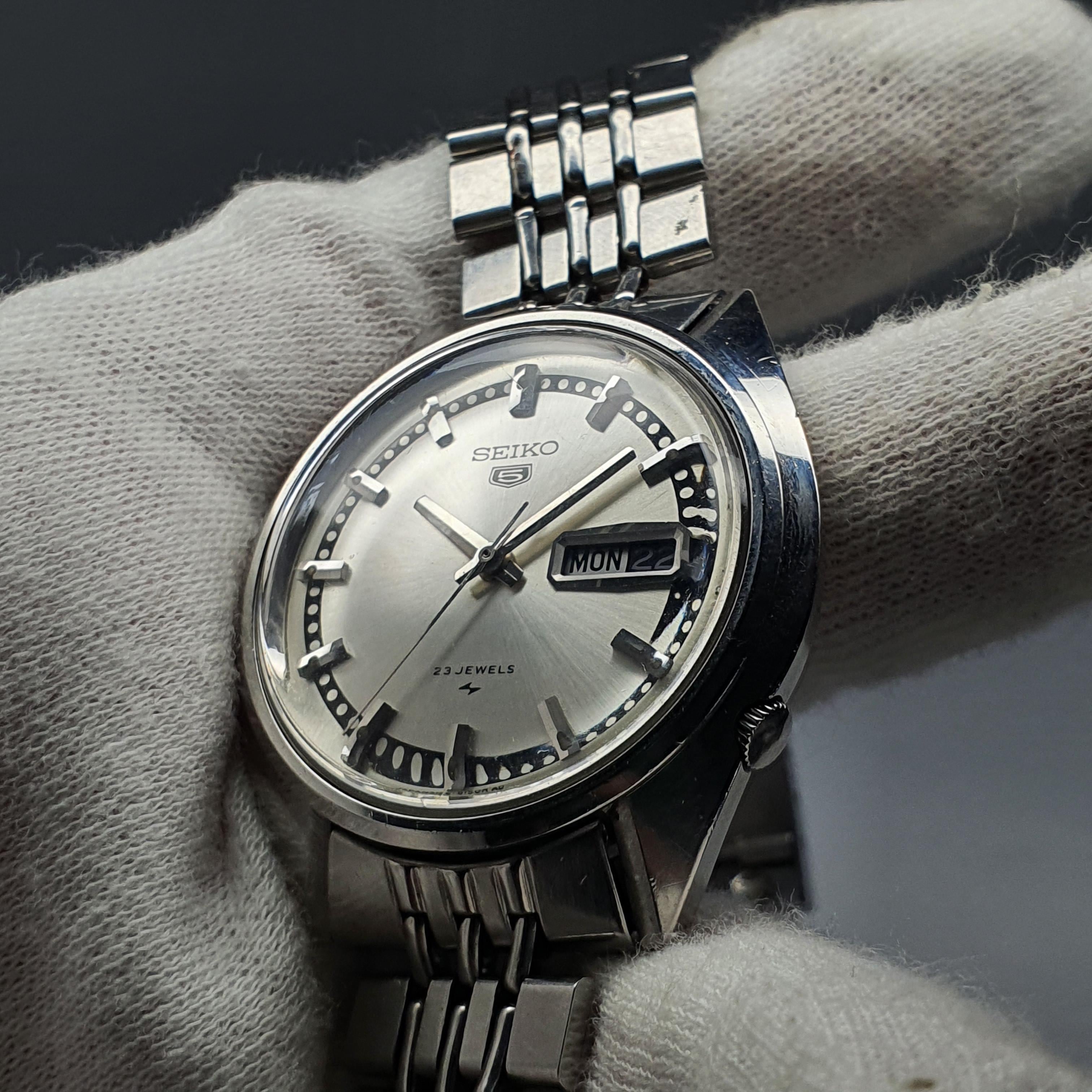 The SEIKO 5 5126-8110 Sportsmatic Deluxe 7619-7020 /ACTUS 7019