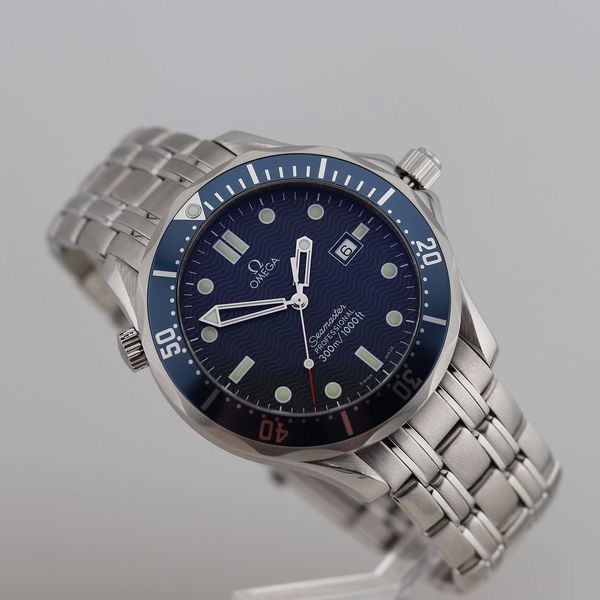 Omega Seamaster 2541.80 quartz from the GoldenEye era, angled product view